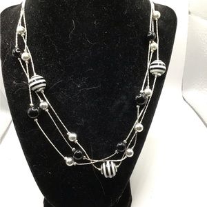 NWOT Stunning Black and White Stone Necklace 9” length